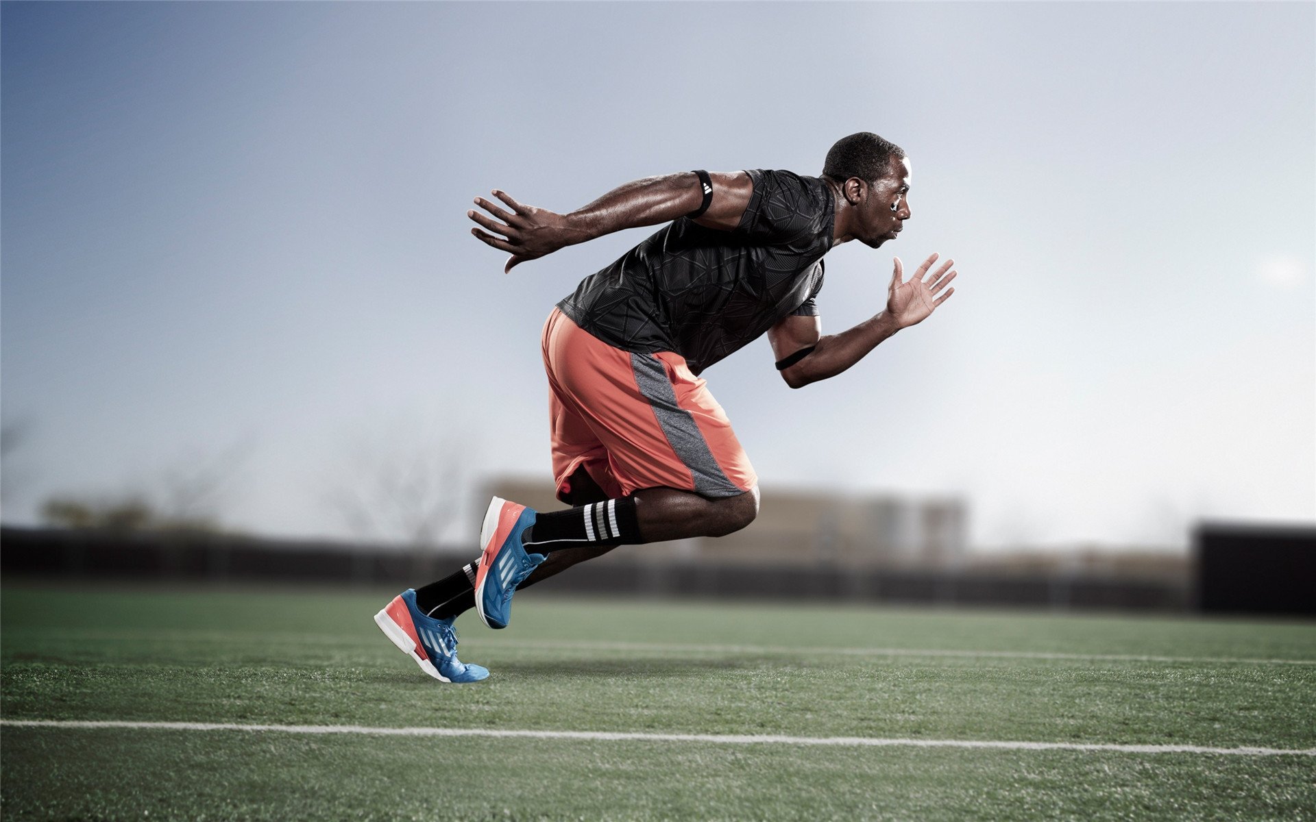 山村小学校园运动日 全村家长齐聚看台为孩子加油