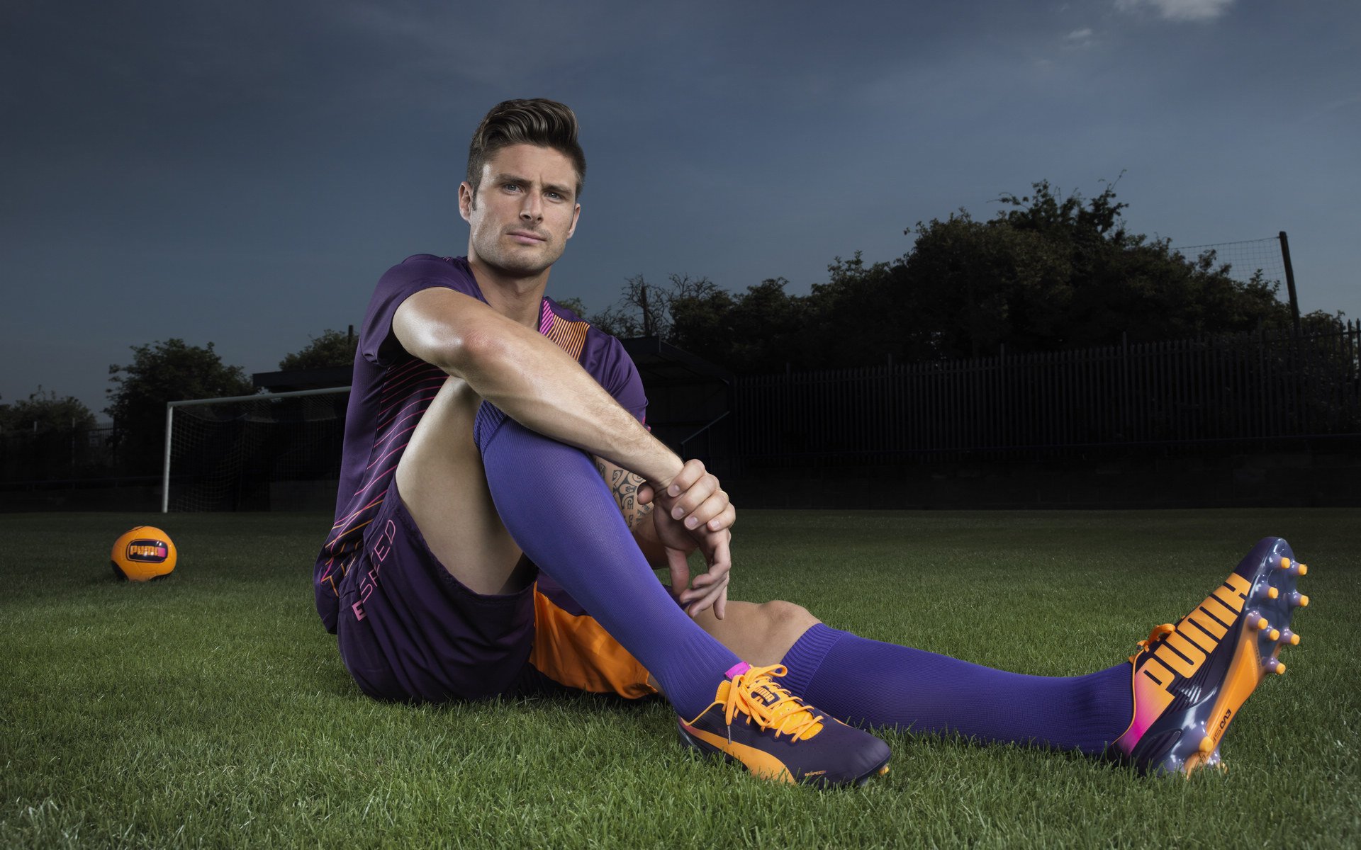 足球“零身体对抗控球赛” 完全依靠跑位与传球